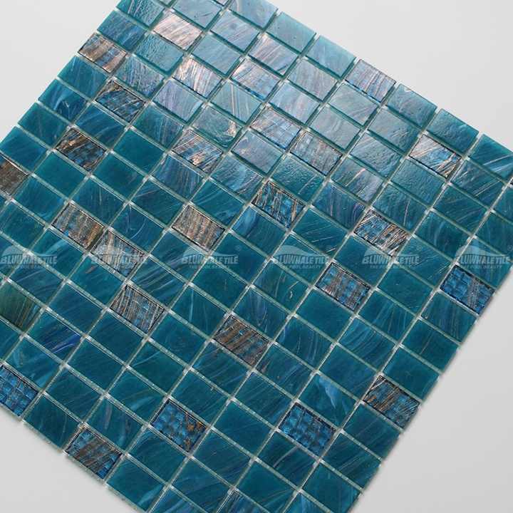 Gạch khảm thủy tinh bể bơi mạ vàng xanh óng ánh, dán chồng, kích thước 20x30mm, xuất xưởng Phúc Sơn, Trung Quốc