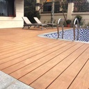Gạch lát sàn gỗ nhựa composite chống trơn, thân thiện với người đi chân trần, dùng ngoài trời cho bể bơi